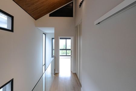 Casa para alugar com 220m², 4 quartos e 4 vagas Casa para alugar com 220m², 4 quartos e 4 vagasEscada