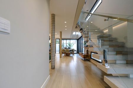 Casa para alugar com 220m², 4 quartos e 4 vagas Casa para alugar com 220m², 4 quartos e 4 vagasSala