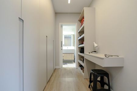 Casa para alugar com 220m², 4 quartos e 4 vagas Casa para alugar com 220m², 4 quartos e 4 vagasCloset - Quarto 1 - Suíte