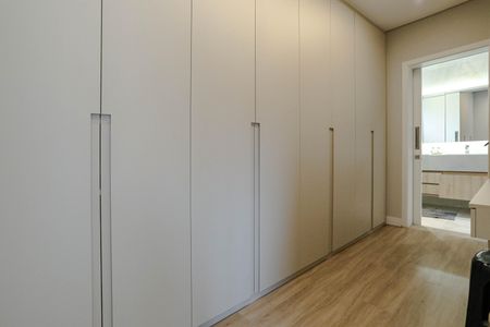Casa para alugar com 220m², 4 quartos e 4 vagas Casa para alugar com 220m², 4 quartos e 4 vagasCloset - Quarto 1 - Suíte