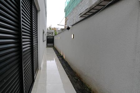 Casa para alugar com 220m², 4 quartos e 4 vagas Casa para alugar com 220m², 4 quartos e 4 vagasCorredor Externo