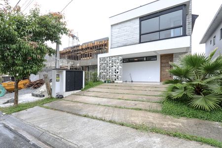 Casa para alugar com 220m², 4 quartos e 4 vagas Casa para alugar com 220m², 4 quartos e 4 vagasFachada