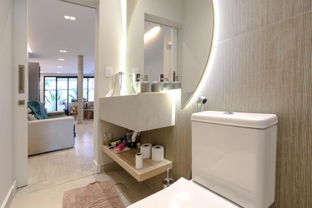 Casa para alugar com 220m², 4 quartos e 4 vagas Casa para alugar com 220m², 4 quartos e 4 vagasBanheiro