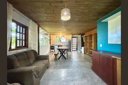 Sala de casa para alugar com 5 quartos, 200m² em Rio Tavares, Florianópolis