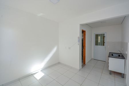 Sala/Cozinha de apartamento para alugar com 1 quarto, 22m² em Parque Grajau, São Paulo