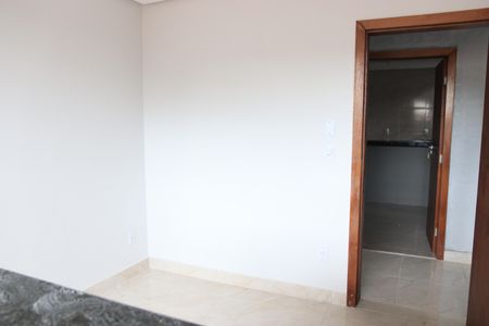 Sala de apartamento para alugar com 2 quartos, 45m² em Setor Crimeia Oeste, Goiânia