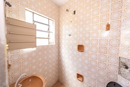 Casa à venda com 64m², 3 quartos e sem vaga Casa à venda com 64m², 3 quartos e sem vagaBanheiro