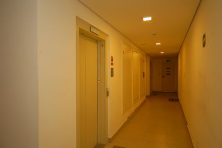 Apartamento para alugar com 35m², 2 quartos e 1 vagaÁrea comum - Saguão do andar