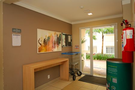 Apartamento para alugar com 35m², 2 quartos e 1 vagaÁrea comum - Saguão do prédio