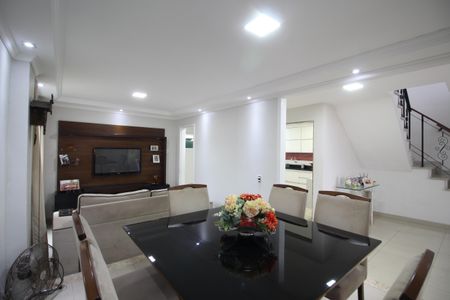 Sala de casa de condomínio para alugar com 3 quartos, 225m² em Taquara, Rio de Janeiro