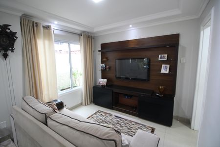 Sala de casa de condomínio para alugar com 3 quartos, 225m² em Taquara, Rio de Janeiro