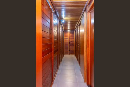 Casa para alugar com 400m², 5 quartos e 15 vagasCorredor quartos