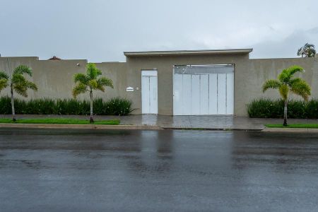 Casa para alugar com 400m², 5 quartos e 15 vagasFachada externa da casa 