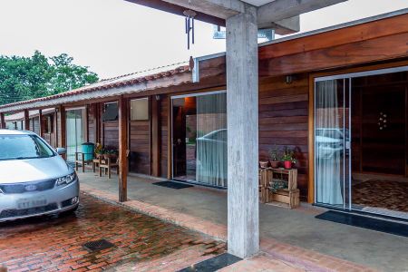 Casa para alugar com 400m², 5 quartos e 15 vagasFachada casa 1