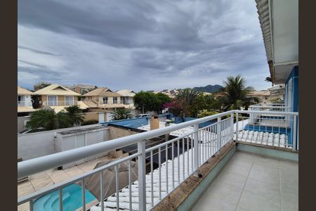 Casa de condomínio à venda com 186m², 5 quartos e 4 vagas Casa de condomínio à venda com 186m², 5 quartos e 4 vagasVaranda