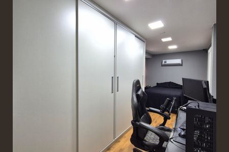 Casa de condomínio à venda com 186m², 5 quartos e 4 vagas Casa de condomínio à venda com 186m², 5 quartos e 4 vagasSuite