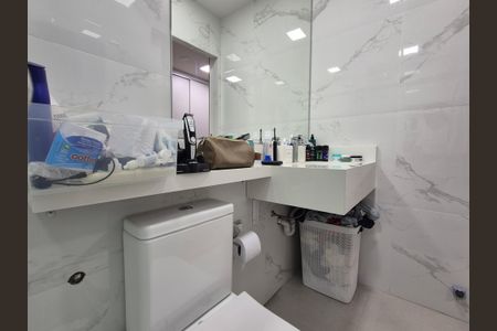 Casa de condomínio à venda com 186m², 5 quartos e 4 vagas Casa de condomínio à venda com 186m², 5 quartos e 4 vagasSuíte