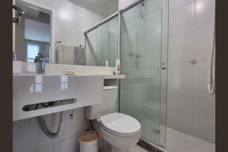 Casa de condomínio à venda com 186m², 5 quartos e 4 vagas Casa de condomínio à venda com 186m², 5 quartos e 4 vagasBanheiro social