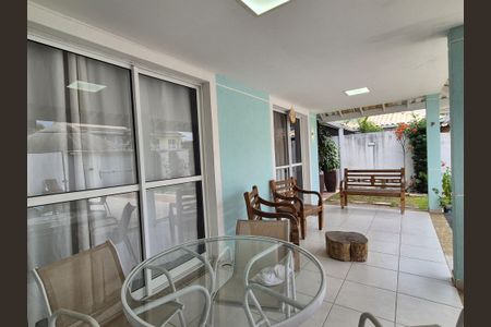 Casa de condomínio à venda com 186m², 5 quartos e 4 vagas Casa de condomínio à venda com 186m², 5 quartos e 4 vagasVaranda