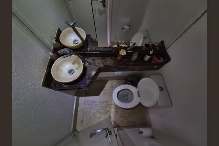 Casa de condomínio à venda com 186m², 5 quartos e 4 vagas Casa de condomínio à venda com 186m², 5 quartos e 4 vagasLavabo