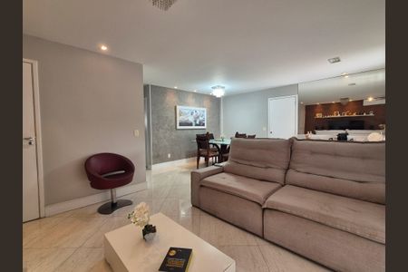 Casa de condomínio à venda com 186m², 5 quartos e 4 vagas Casa de condomínio à venda com 186m², 5 quartos e 4 vagasSala