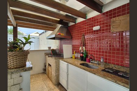 Casa de condomínio à venda com 186m², 5 quartos e 4 vagas Casa de condomínio à venda com 186m², 5 quartos e 4 vagasÁrea externa