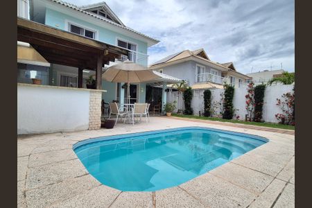 Casa de condomínio à venda com 186m², 5 quartos e 4 vagas Casa de condomínio à venda com 186m², 5 quartos e 4 vagasÁrea externa