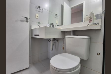 Casa de condomínio à venda com 186m², 5 quartos e 4 vagas Casa de condomínio à venda com 186m², 5 quartos e 4 vagasBanheiro social