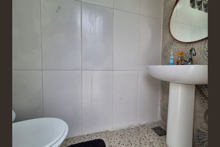 Casa de condomínio à venda com 186m², 5 quartos e 4 vagas Casa de condomínio à venda com 186m², 5 quartos e 4 vagasLavabo 2