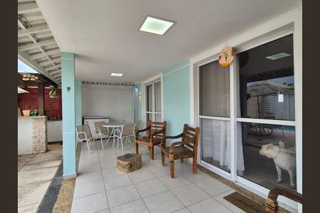 Casa de condomínio à venda com 186m², 5 quartos e 4 vagas Casa de condomínio à venda com 186m², 5 quartos e 4 vagasVaranda