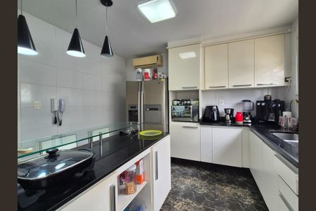 Casa de condomínio à venda com 186m², 5 quartos e 4 vagas Casa de condomínio à venda com 186m², 5 quartos e 4 vagasCozinha