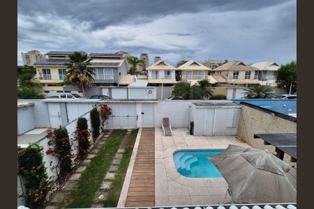 Casa de condomínio à venda com 186m², 5 quartos e 4 vagas Casa de condomínio à venda com 186m², 5 quartos e 4 vagasVista