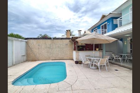 Casa de condomínio à venda com 186m², 5 quartos e 4 vagas Casa de condomínio à venda com 186m², 5 quartos e 4 vagasÁrea externa