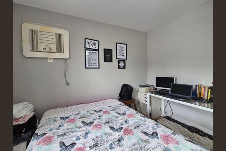 Casa de condomínio à venda com 186m², 5 quartos e 4 vagas Casa de condomínio à venda com 186m², 5 quartos e 4 vagasQuarto