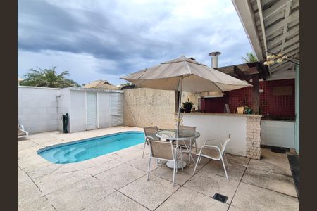 Casa de condomínio à venda com 186m², 5 quartos e 4 vagas Casa de condomínio à venda com 186m², 5 quartos e 4 vagasÁrea externa