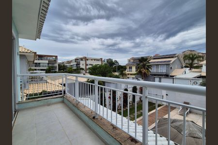 Casa de condomínio à venda com 186m², 5 quartos e 4 vagas Casa de condomínio à venda com 186m², 5 quartos e 4 vagasVaranda