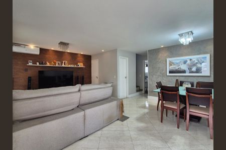 Casa de condomínio à venda com 186m², 5 quartos e 4 vagas Casa de condomínio à venda com 186m², 5 quartos e 4 vagasSala