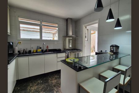 Casa de condomínio à venda com 186m², 5 quartos e 4 vagas Casa de condomínio à venda com 186m², 5 quartos e 4 vagasCozinha