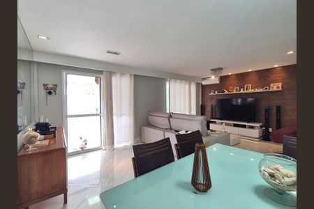 Casa de condomínio à venda com 186m², 5 quartos e 4 vagas Casa de condomínio à venda com 186m², 5 quartos e 4 vagasSala