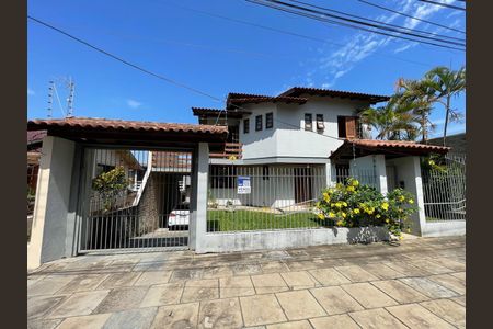 Casa à venda com 248m², 3 quartos e 2 vagasPlaca Cod.UYPO-73