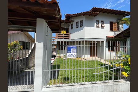 Casa à venda com 248m², 3 quartos e 2 vagasPlaca Cod.UYPO-73