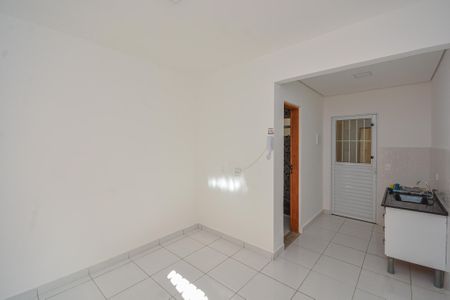 Sala/Cozinha de kitnet/studio para alugar com 1 quarto, 22m² em Parque Grajau, São Paulo