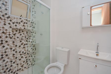 Banheiro de kitnet/studio para alugar com 1 quarto, 22m² em Parque Grajau, São Paulo