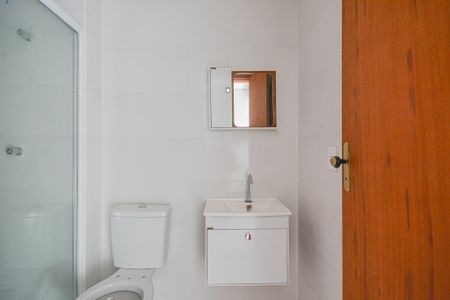 Banheiro de kitnet/studio para alugar com 1 quarto, 22m² em Parque Grajau, São Paulo