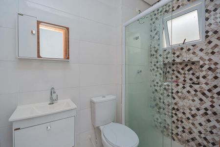 Banheiro de kitnet/studio para alugar com 1 quarto, 22m² em Parque Grajau, São Paulo