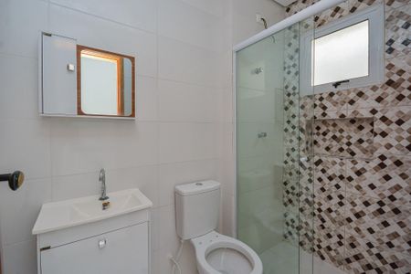 Banheiro de kitnet/studio para alugar com 1 quarto, 22m² em Parque Grajau, São Paulo