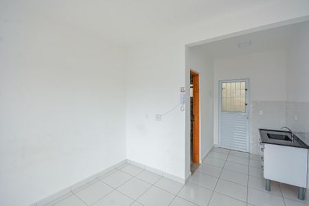 Sala/Cozinha de kitnet/studio para alugar com 1 quarto, 22m² em Parque Grajau, São Paulo