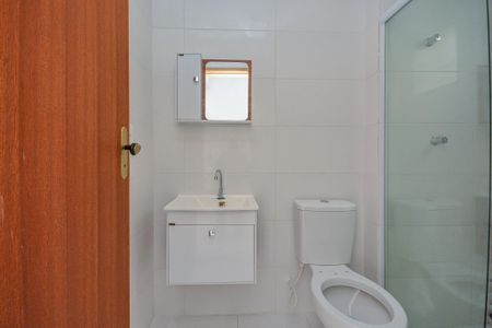 Banheiro de kitnet/studio para alugar com 1 quarto, 22m² em Parque Grajau, São Paulo