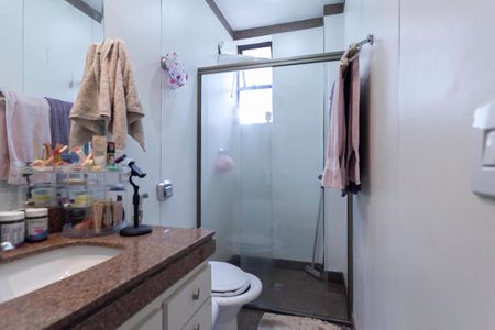 Casa de condomínio à venda com 183m², 4 quartos e 2 vagasBanheiro da suíte 1