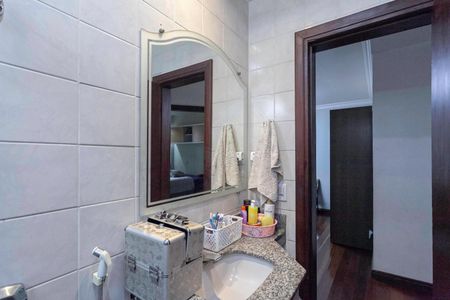 Casa de condomínio à venda com 183m², 4 quartos e 2 vagasBanheiro social 